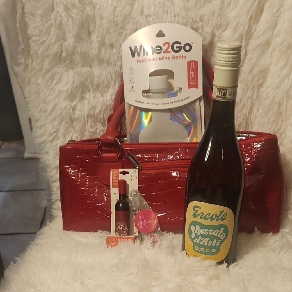 Red Wine Bag Bundle (WINE NOT INCLUDED)